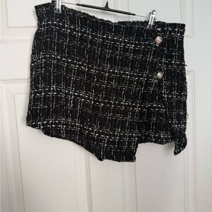 Chic Black and White Plaid Skirt